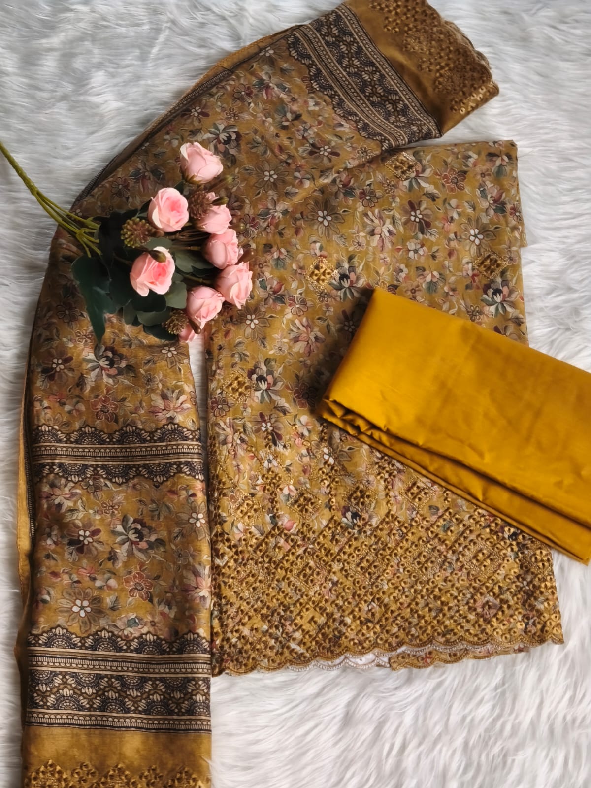 Style Arrow Golden Floral Three Piece